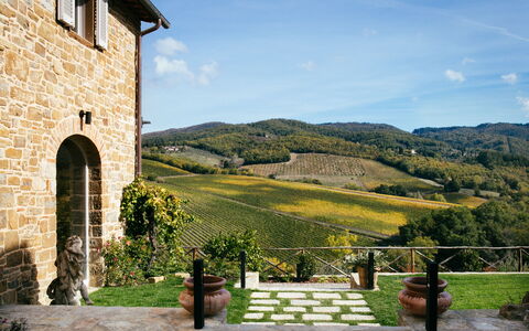 Villa Castiglioni: Plante, Ciel, Nuage, Propriété, Fenêtre, Bâtiment, Pot De Fleur, Herbe, Paysage, Plante D'Appartement
