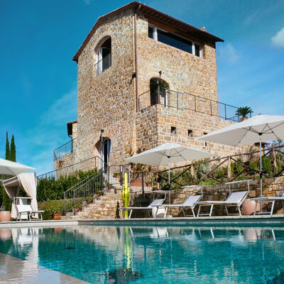 Villa Castiglioni: L'Eau, Ciel, Nuage, Plante, Bâtiment, Bleu, Piscine, Bleu Azur, Arecales, Maison