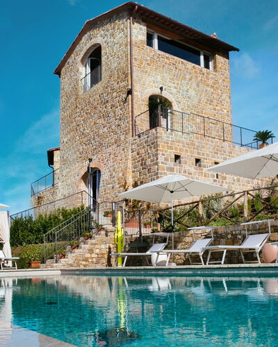 Villa Castiglioni: L'Eau, Ciel, Nuage, Plante, Bâtiment, Bleu, Piscine, Bleu Azur, Arecales, Maison