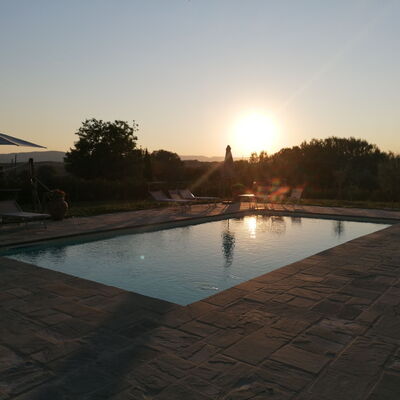 Il Pozzo Di San Barnaba: L'Eau, Ciel, Ressources En Eau, Piscine, Arbre, Plan D'Eau, Paysage, Le Coucher Du Soleil, Loisir, Composite