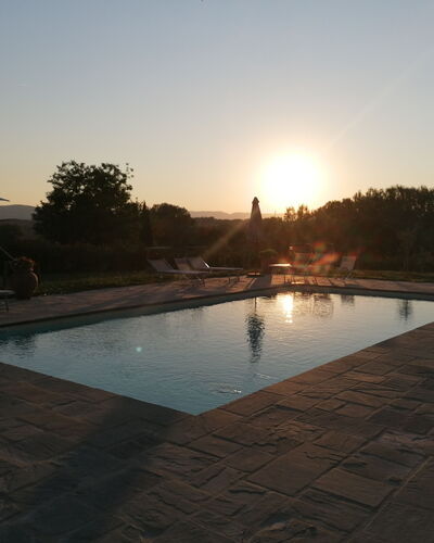 Il Pozzo Di San Barnaba: L'Eau, Ciel, Ressources En Eau, Piscine, Arbre, Plan D'Eau, Paysage, Le Coucher Du Soleil, Loisir, Composite