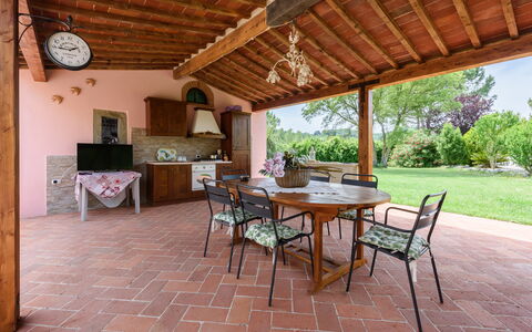 Villa Lorenzana: Table, Meubles, Propriété, Plante, Bois, Design Intérieur, Arbre, L'Horloge, Chaise, Bâtiment