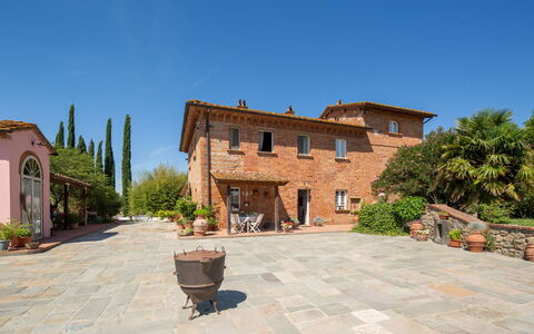 Villa Lorenzana: Plante, Ciel, Bâtiment, Pot De Fleur, Fenêtre, Maison, Arbre, Paysage, Quartier, Plante D'Appartement