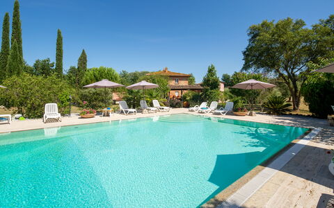 Villa Lorenzana: L'Eau, Ciel, Plante, Propriété, Piscine, Bleu Azur, Arbre, Mobilier De Jardin, Aqua, Loisir