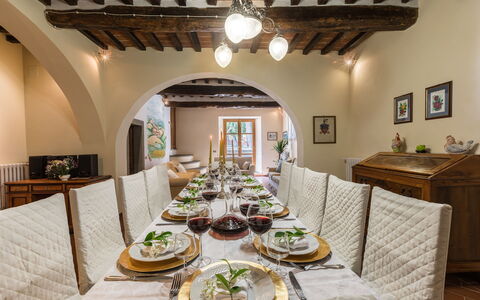 Ville Rosadi Weddings: Pièce, Propriété, Design Intérieur, Salle À Manger, Meubles, Bâtiment, Table, Plafond, Maison, Biens