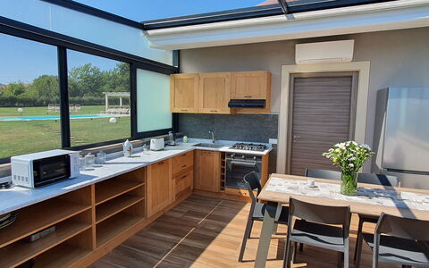 Tenuta Il Giardino Proprietà: Comptoir, Propriété, Meubles, Cabinetry, Bâtiment, Table, Cuisine, Appareil De Cuisine, Fenêtre, Bois