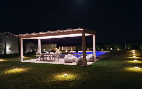 Tenuta Il Giardino Proprietà: Lumière, Plante, Bâtiment, Ciel, Ombre, Belvédère, Gaz, Maison