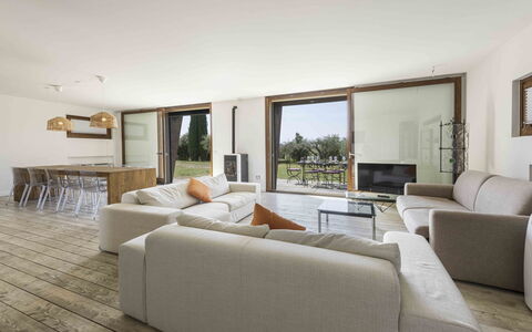 Villa Dell'acquaborra: Sol, Bois, Meubles, Sol, Design Intérieur, Canapé, Plafond, Parquet, Salon, Table