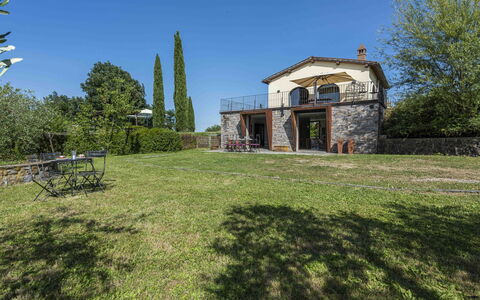 Villa Dell'acquaborra: Domicile, Biens, Chalet, Ferme, Jardin, Pelouse, Clôture, Aménagement Paysager, Cour, Villa