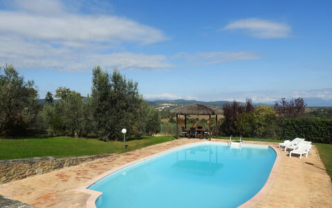 San Lorenzo: Nuage, Ciel, L'Eau, Jour, La Nature, Piscine, Bleu Azur, Arbre, Plante, Paysage Naturel