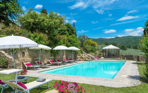 Villa Taragnano: L'Eau, Plante, Nuage, Ciel, Propriété, Piscine, Bleu, La Nature, Arbre, Parapluie