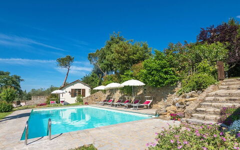 Villa Taragnano: L'Eau, Plante, Ciel, Bâtiment, Bleu, Piscine, Arbre, Chaise, Mobilier De Jardin, Nuage