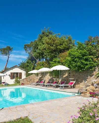 Villa Taragnano: L'Eau, Plante, Ciel, Bâtiment, Bleu, Piscine, Arbre, Chaise, Mobilier De Jardin, Nuage