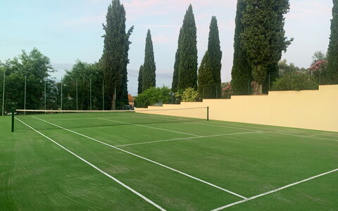 Il Poggiolo: Ciel, Plante, Nuage, La Nature, Équipement Sportif, Arbre, Lot Terre, Herbe, Pente, À Feuilles Persistantes
