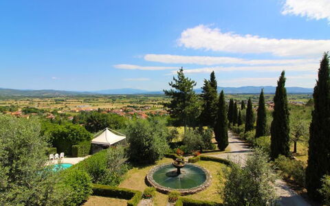 Il Poggiolo: Ciel, Nuage, Plante, Arbre, Paysage Naturel, Botanique, Lot Terre, Herbe, Mélèze, Paysage