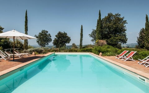 Lavacchio 10: L'Eau, Ciel, Plante, Piscine, Bleu Azur, Arbre, Ombre, Rectangle, Herbe, Composite