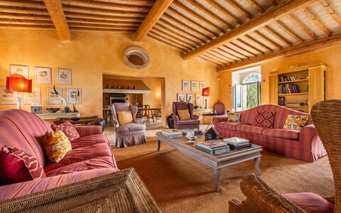 Lavacchio 10: Meubles, Canapé, Table, Bois, Cadre, Design Intérieur, Sol, Confort, Sol, Salon