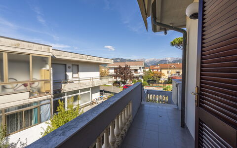 Residenza Garosi: Ciel, Nuage, Plante, Bâtiment, Ombre, Design Urbain, Maison, Plante D'Appartement, Condominium, Zone Résidentielle