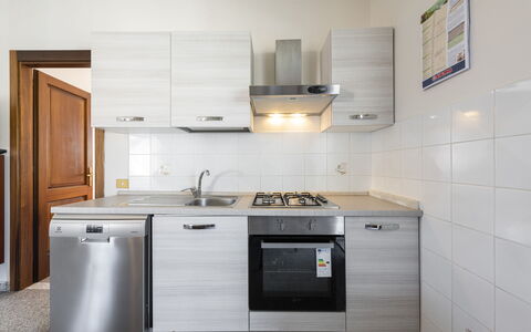 Residenza Garosi: Cabinetry, Évier, Bâtiment, Comptoir, Cuisinière, Cuisine, Électroménager, Robinet, Appareil De Cuisine, Bois