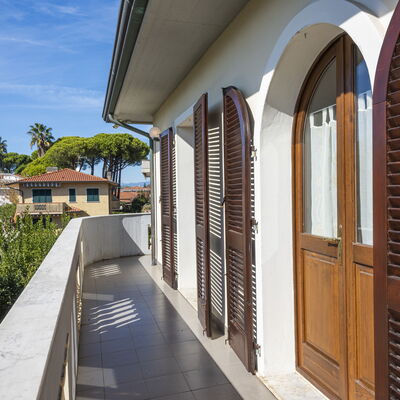 Residenza Garosi: Ciel, Jour, Propriété, Nuage, Plante, Bâtiment, Ombre, Zone Résidentielle, Arbre, Bois