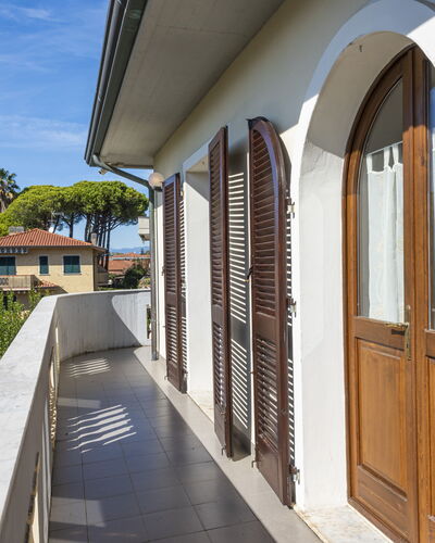 Residenza Garosi: Ciel, Jour, Propriété, Nuage, Plante, Bâtiment, Ombre, Zone Résidentielle, Arbre, Bois