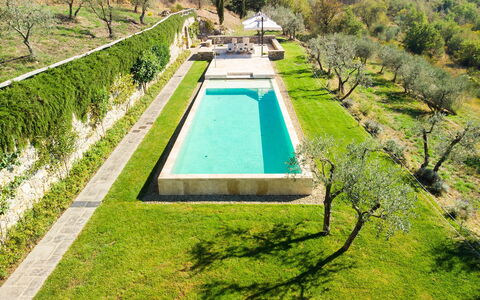 Villa Dorothea: L'Eau, Plante, Ressources En Eau, La Nature, Paysage Naturel, Arbre, Lot Terre, Herbe, Piscine, Cours D'Eau