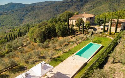 Villa Dorothea: Ciel, Plante, Propriété, Communauté Des Plantes, Montagne, Arbre, Pente, Lot Terre, Végétation, Piscine