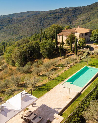 Villa Dorothea: Ciel, Plante, Propriété, Communauté Des Plantes, Montagne, Arbre, Pente, Lot Terre, Végétation, Piscine