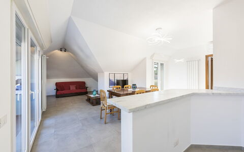 Casa Serchio: Meubles, Table, Canapé, Bâtiment, Salle, Bois, Design Intérieur, Architecture