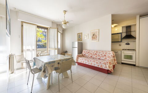 Casa Marina: Meubles, Cadre, Table, Cabinetry, Tiroir, Fenêtre, Bois, Commode, Bâtiment, Chaise