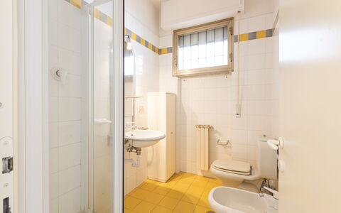 Casa Marina: Évier, Propriété, Luminaire Plomberie, Robinet, Bâtiment, Lavabo, Salle De Bains, Violet, Design Intérieur