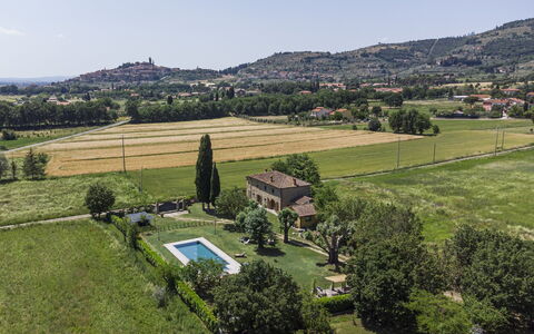 Villa Chio: Ciel, Plante, Arbre, Paysage Naturel, Design Urbain, Montagne, Zone Résidentielle, Montagnes Relief, Plaine, Prairie