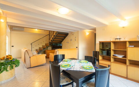 Villa Isola: Table, Bâtiment, Meubles, Chaise, Éclairage, Design Intérieur, Plante D'Appartement, Maison, Sol, Sol