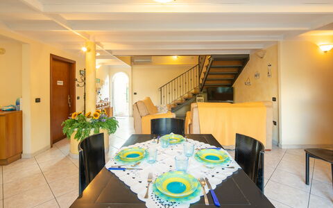 Villa Isola: Table, Propriété, Meubles, Plante, Chaise, Éclairage, Design Intérieur, Architecture, Plante D'Appartement, Salle