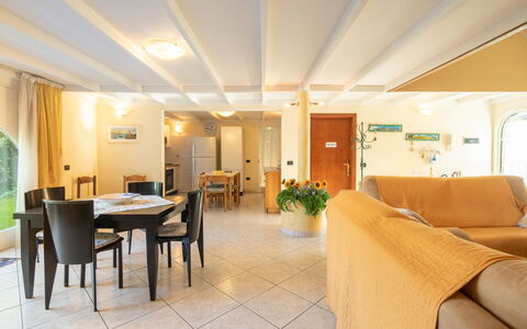 Villa Isola: Meubles, Chaise, Bâtiment, Plante, Table, Architecture, Plante D'Appartement, Sol, Sol, Bois