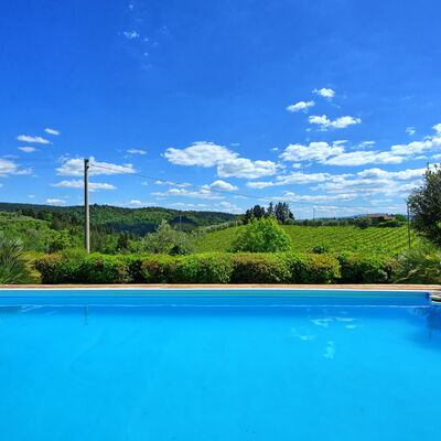 Villa Paneretta: L'Eau, Nuage, Ciel, Bleu, Propriété, Piscine, Plante, Lumière, Rectangle, Ombre