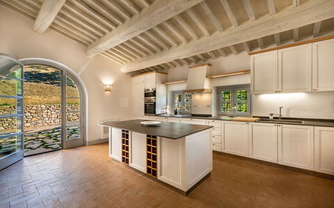 Villa Lucarella: Cuisine, Design Intérieur, Sol, Comptoir, Bois, Plafond, Cabinetry, Meubles, Sol, Appareil De Cuisine