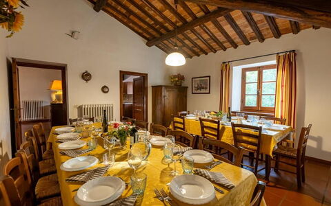 Palazzo Bello: Bois, Meubles, Table, Maison, Salle À Manger, Domicile, Table Cuisine Et Salle A Manger, Chaise, Chalet, Plafond