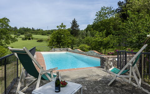 Villa Vigliano: L'Eau, Ciel, Plante, Piscine, Nuage, Chaise, Mobilier De Jardin, Arbre, Ombre, Lot Terre