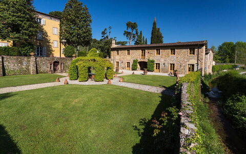 Villa Vaccoli: Plante, Ciel, Propriété, Arbre, Bâtiment, Lot Terre, Fenêtre, Herbe, Paysage, Haie