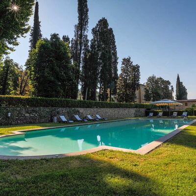 Villa Vaccoli: L'Eau, Ciel, Plante, Piscine, Bleu Azur, Paysage Naturel, Plan D'Eau, Arbre, Herbe, Ombre