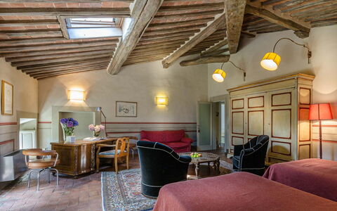 Villa Vorno: Propriété, Meubles, Cadre, Table, Chaise, Lampe, Éclairage, Bois, Salon, Canapé