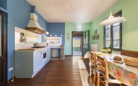 Villa Rosata: Cabinetry, Meubles, Comptoir, Propriété, Cuisine, Appareil De Cuisine, Bois, Éclairage, Design Intérieur, Architecture