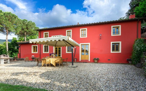 Villa Guamo: Nuage, Plante, Ciel, Bâtiment, Propriété, Fenêtre, Arbre, Maison, Lot Terre, Bois