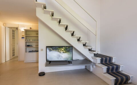 Residenza Morin: Meubles, Bois, Bâtiment, Rayonnage, Étagère, Salon, Sol, Sol, Dur, Maison