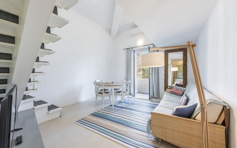 Residenza Morin: Bâtiment, Meubles, Cadre, Confort, Miroir, Bois, Maison, Design Intérieur, Architecture, Sol