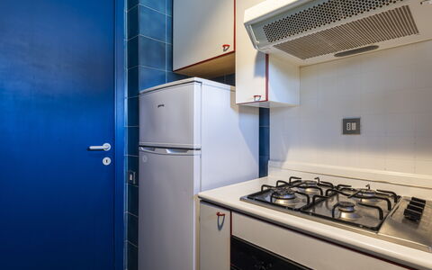 Residenza Morin: Cabinetry, Gaz Poele, Appareil De Cuisine, Cuisinière, Cooktop, Bâtiment, Le Fourneau, Cuisine, Bois, Électroménager