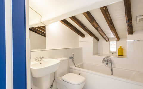 Residenza Morin: Robinet, Propriété, Luminaire Plomberie, Évier, Blanc, Lavabo, Miroir, Baignoire, Salle De Bains, Bâtiment