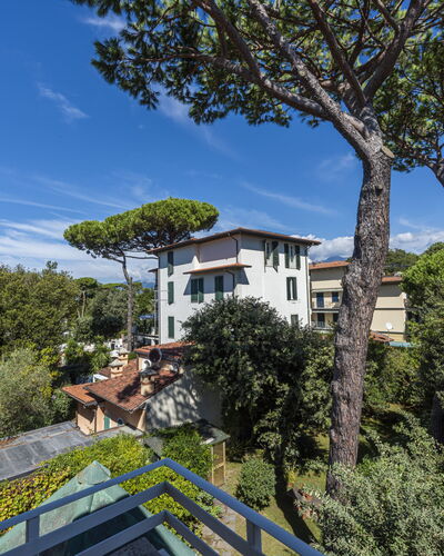 Residenza Morin: Ciel, Nuage, Bâtiment, Jour, Propriété, Plante, Fenêtre, Bleu Azur, Botanique, Arbre