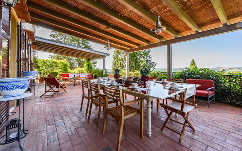 Villa Agnola: Plante, Meubles, Propriété, Table, Chaise, Ombre, Bois, Mobilier De Jardin, Pot De Fleur, Loisir